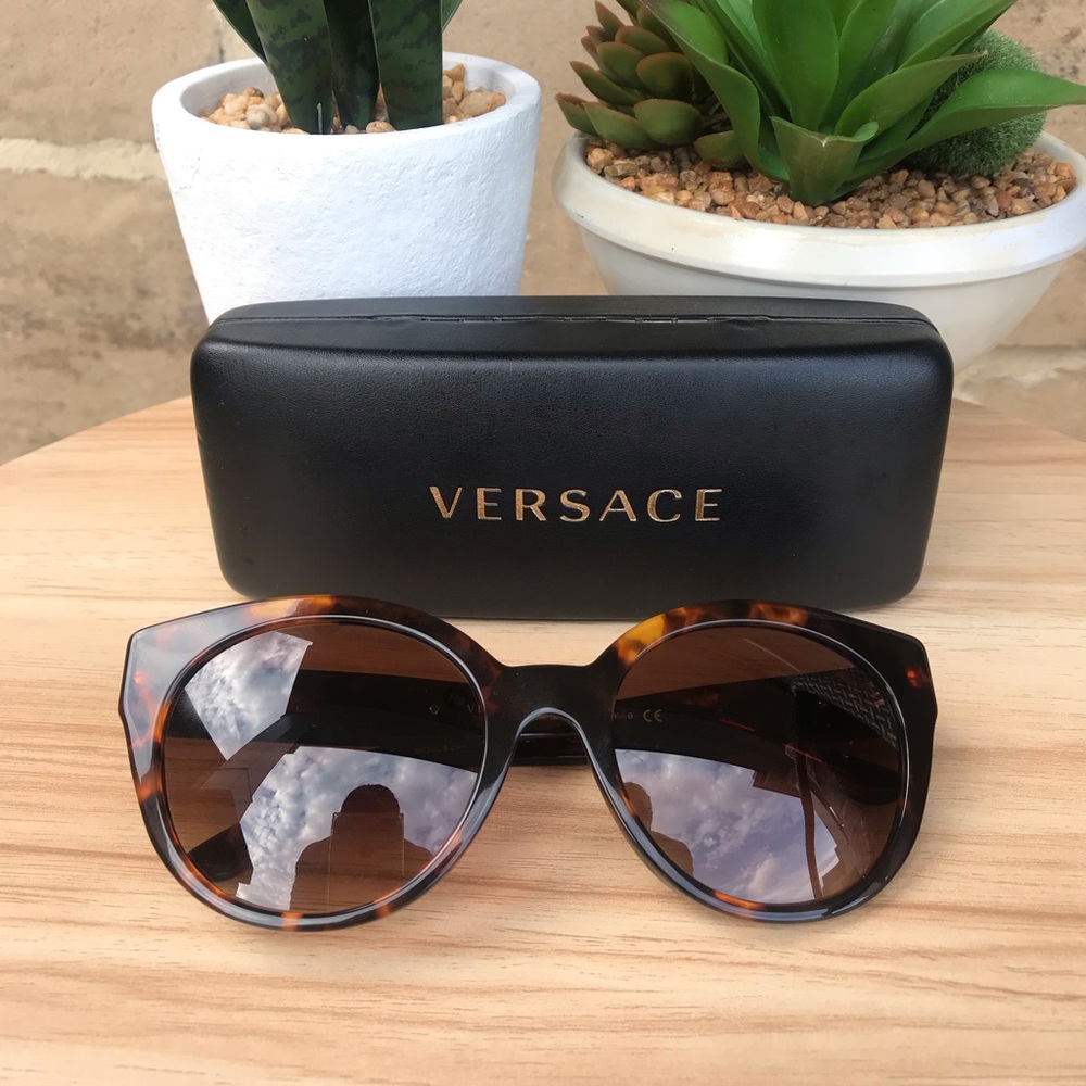 Versace Tortoise Sunnies!